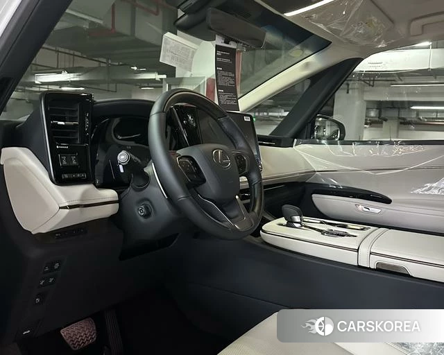 Lexus LM id 4259910 из Китая 16