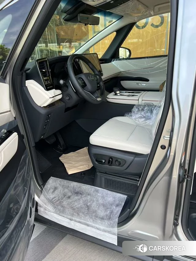 Lexus LM id 4239594 из Китая 11