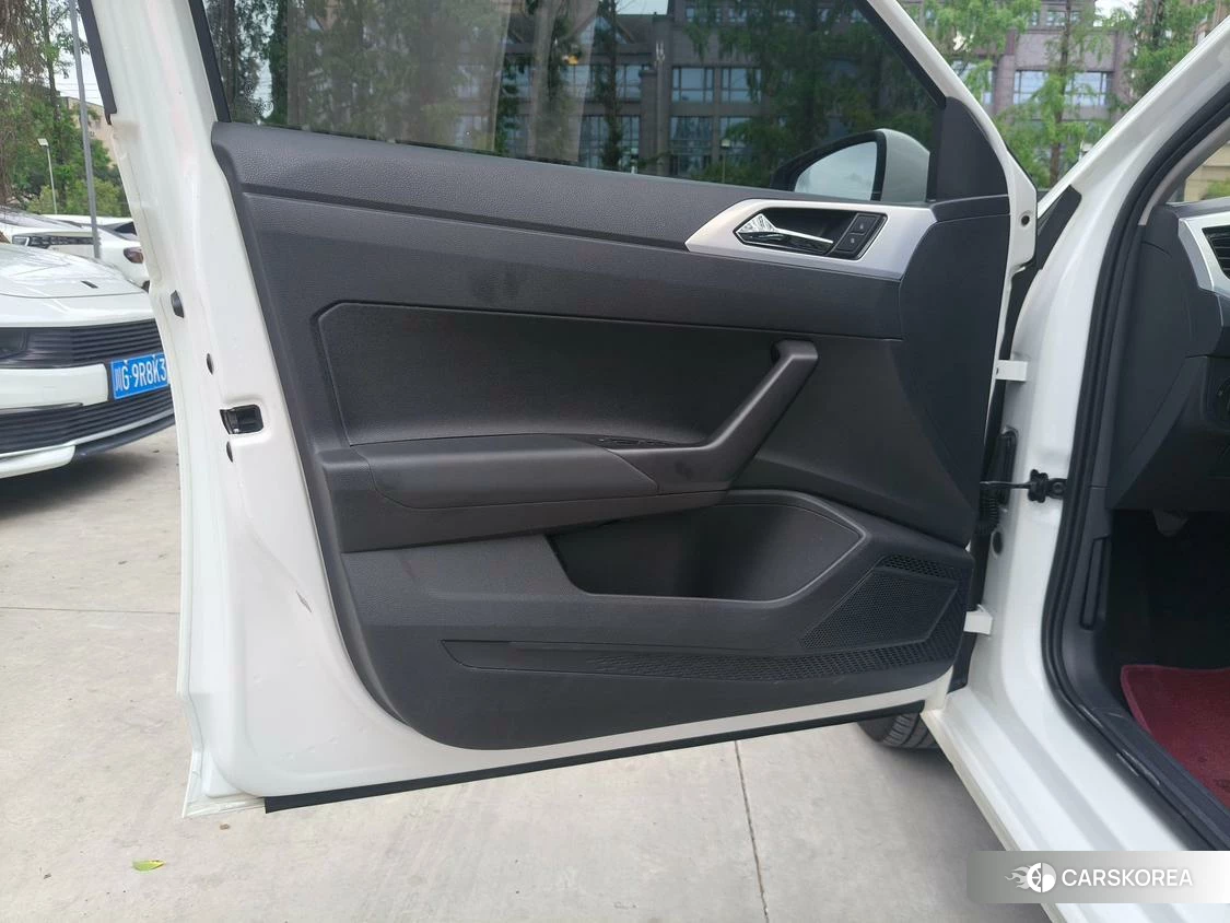 Volkswagen Polo id 4498969 из Китая 12