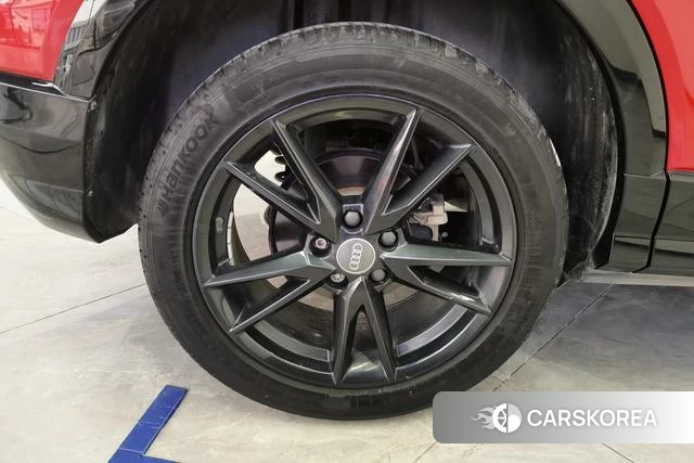 Audi Q2L id 3804598 из Китая 16