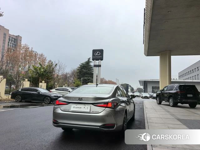 Lexus ES id 4277095 из Китая 16