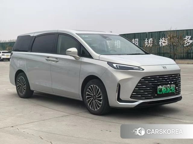 Buick GL8 PHEV id 4027659 из Китая 9
