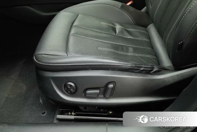 Audi A4L id 4273015 из Китая 23