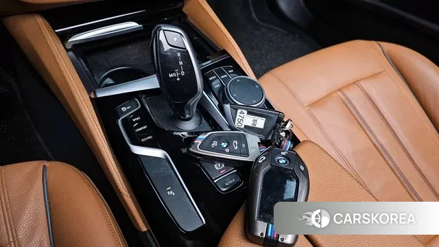 BMW 5 Series (G30) id 3703765 из Кореи 19