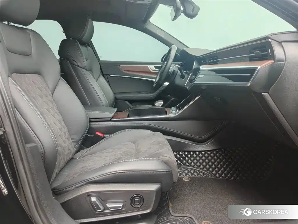 Audi A6L id 4547589 из Китая 18