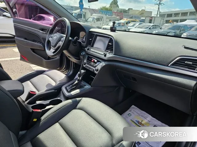 Hyundai Avante AD id 3076869 из Кореи 19