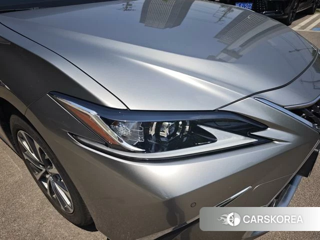 Lexus ES id 4334745 из Китая 16