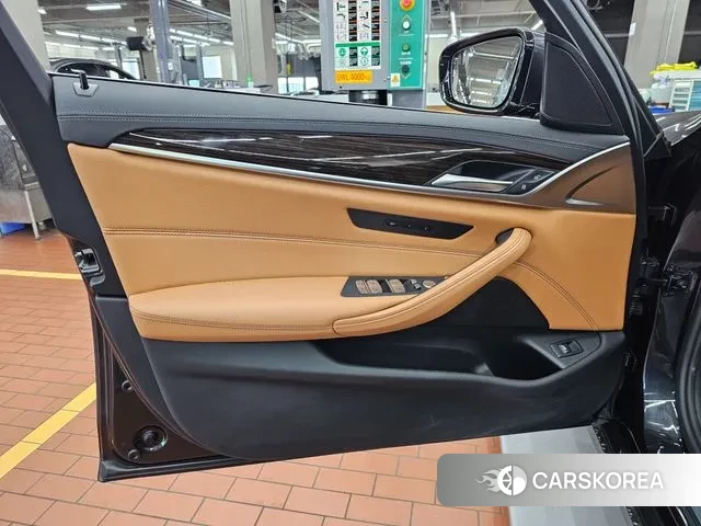 BMW 5 Series (G30) id 3432173 из Кореи 9