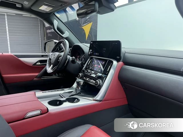 Lexus LX id 4263384 из Китая 32