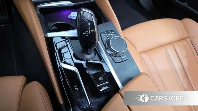 BMW 5 Series (G30) id 3467726 из Кореи 19