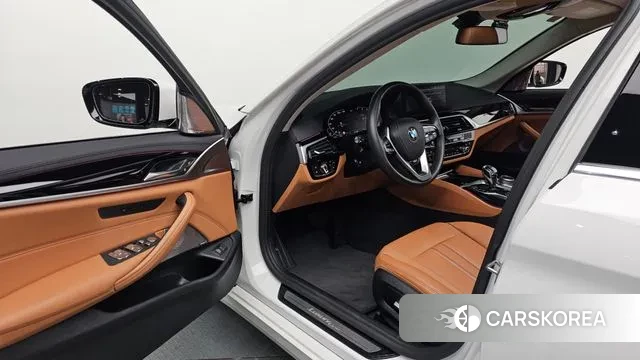 BMW 5 Series (G30) id 3692115 из Кореи 18