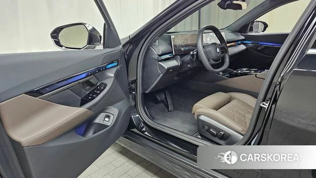 BMW 5 Series (G60) id 4691095 из Кореи 31