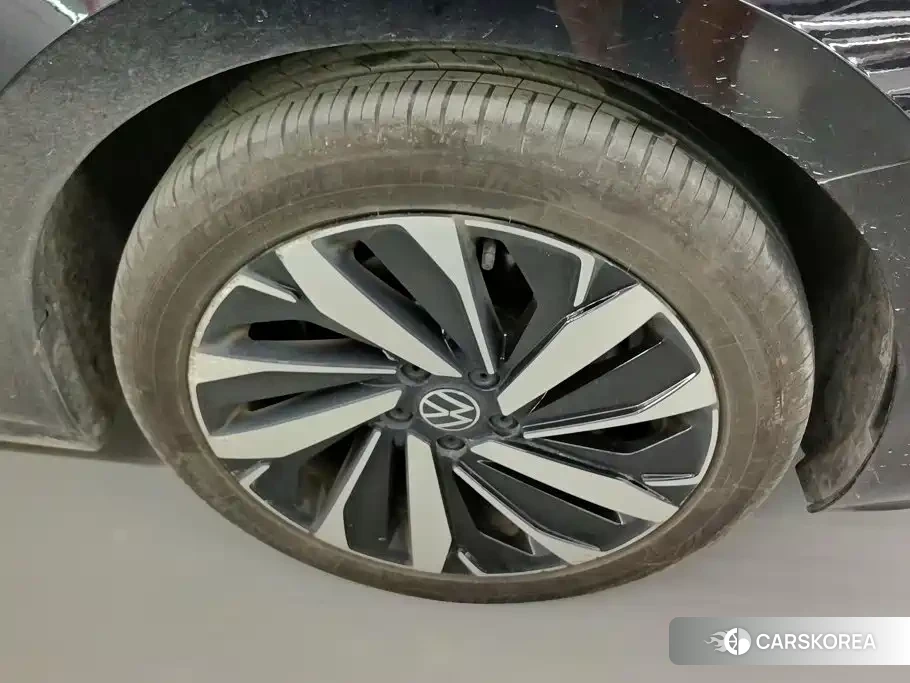 Volkswagen Passat id 4622338 из Китая 15