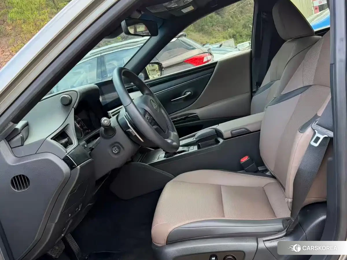 Lexus ES id 4576383 из Китая 9