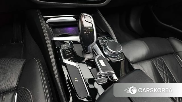 BMW 5 Series (G30) id 3905284 из Кореи 19