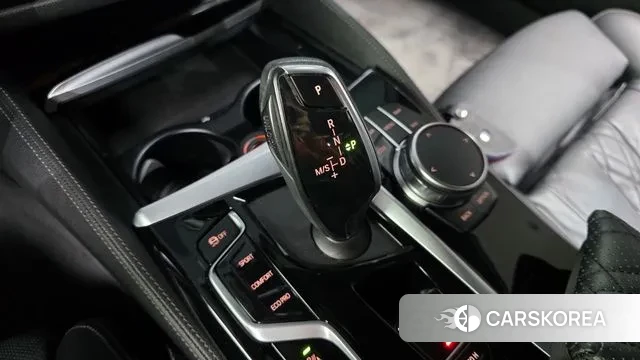 BMW 5 Series (G30) id 3383552 из Кореи 19