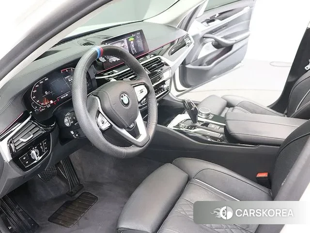 BMW 5 Series (G30) id 3013341 из Кореи 19