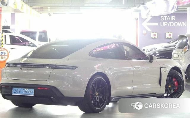 Porsche Taycan id 3811785 из Кореи 17