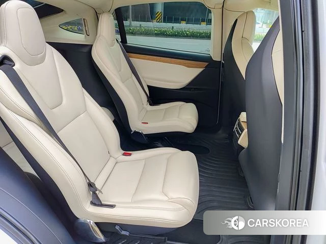 Tesla Model X id 3919484 из Китая 9