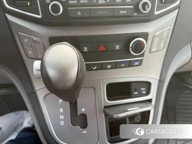 Hyundai The New Grand Starex id 3853598 из Кореи 19
