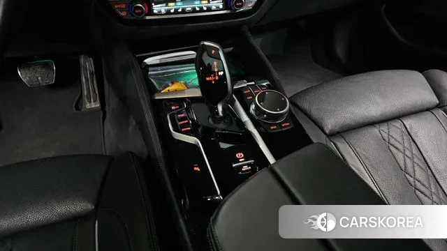 BMW 5 Series (G30) id 3639426 из Кореи 19