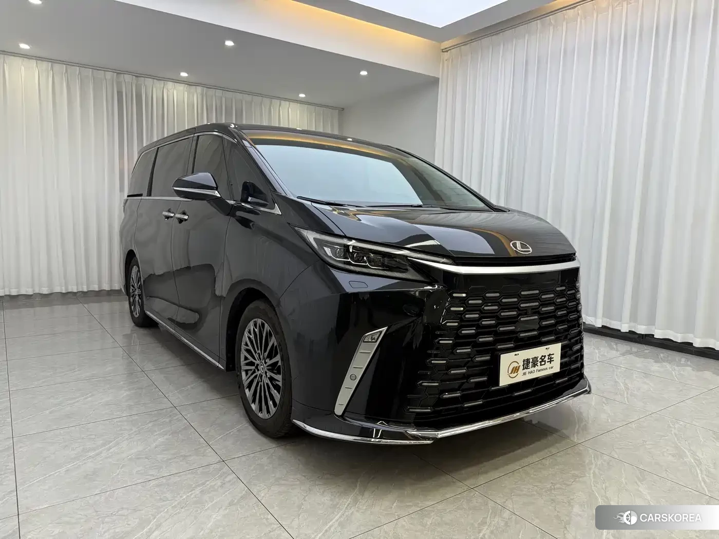 Lexus LM id 4601041 из Китая 15