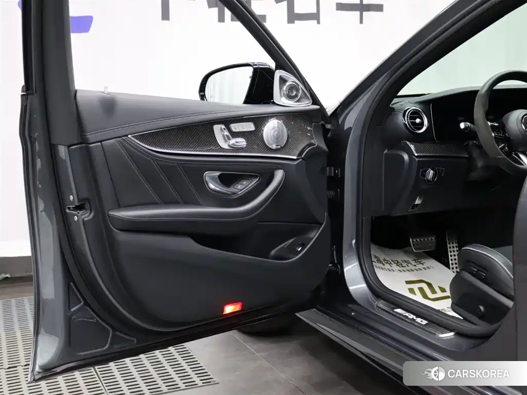 Mercedes-Benz E-class AMG id 4629185 из Китая 35