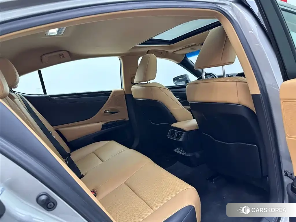 Lexus ES id 4583668 из Китая 29