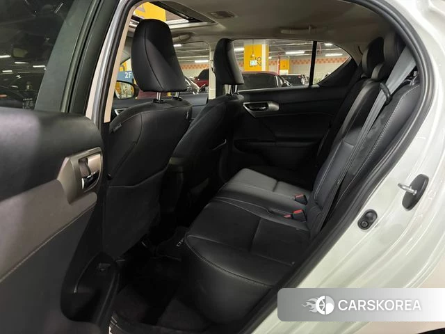 Lexus CT200h id 3905972 из Кореи 19