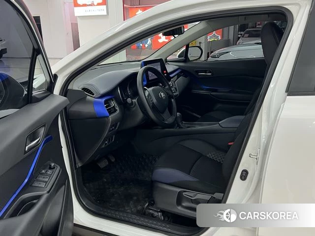 Toyota C-HR id 4263814 из Китая 15