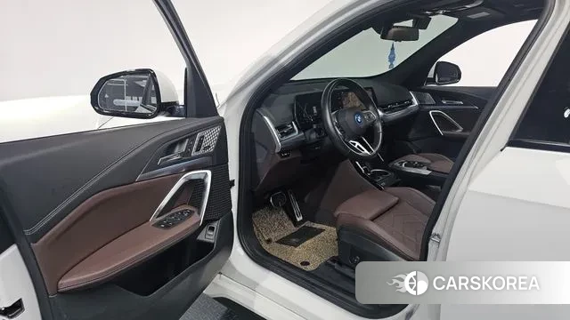 BMW iX1 (U11) id 3452407 из Кореи 19