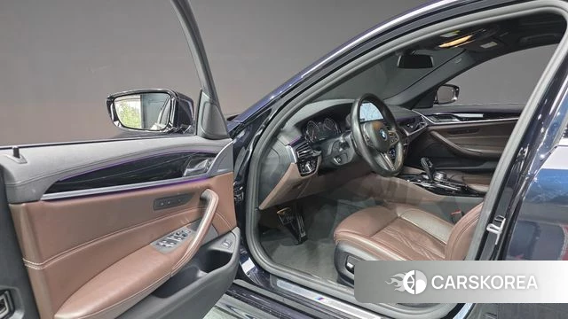 BMW 5 Series (G30) id 3861689 из Кореи 19