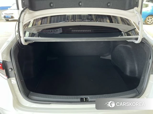 Toyota Corolla id 4301706 из Китая 13