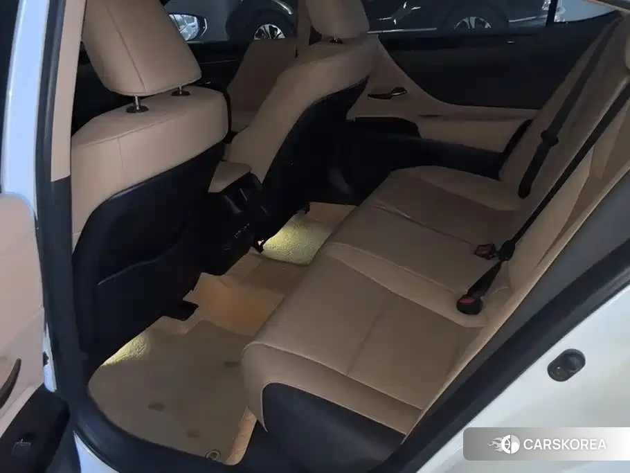 Lexus ES id 4617193 из Китая 15