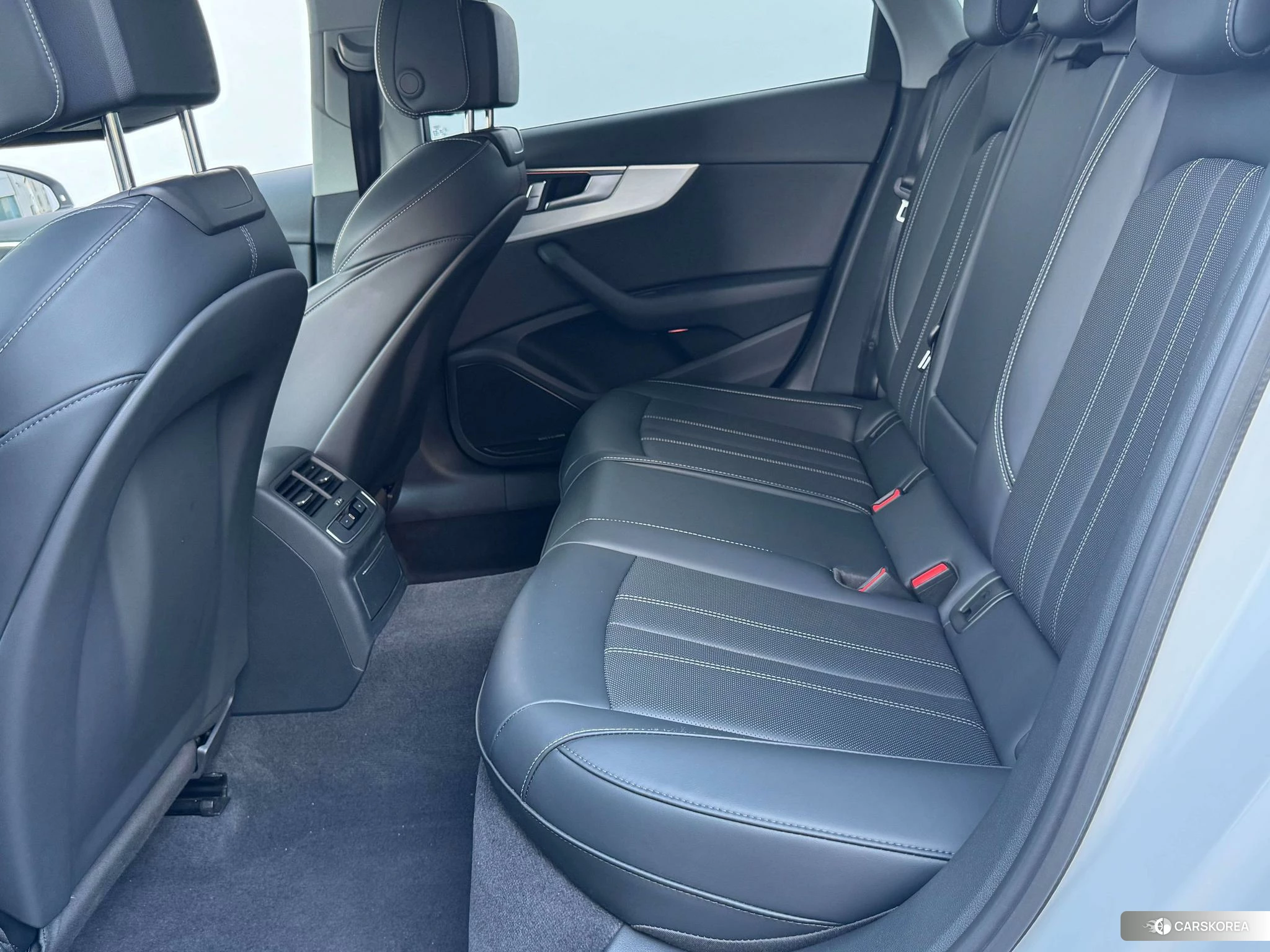 Audi A4L id 4455537 из Китая 24