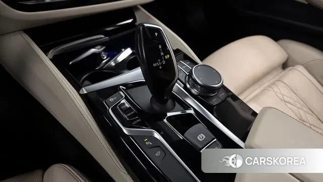 BMW 5 Series (G30) id 3698518 из Кореи 19