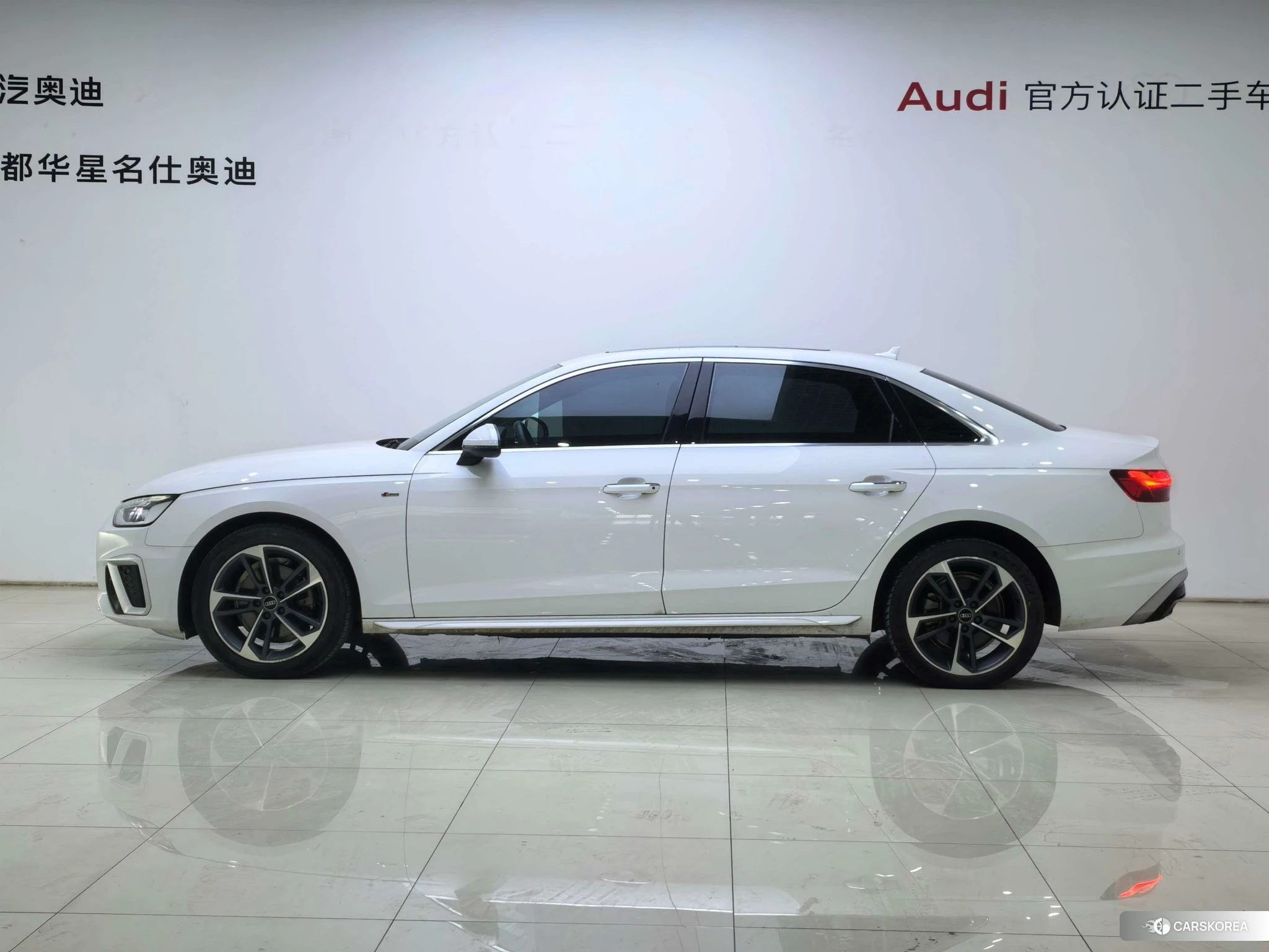 Audi A4L id 4426833 из Китая 14