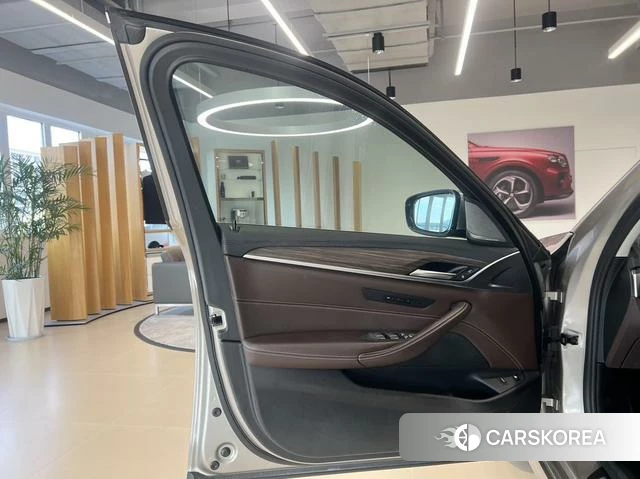 BMW 5 series PHEV id 4211848 из Китая 15