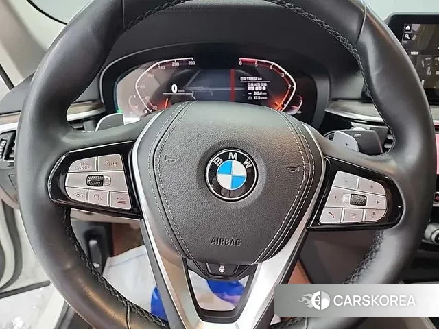 BMW 5 Series (G30) id 3098196 из Кореи 19