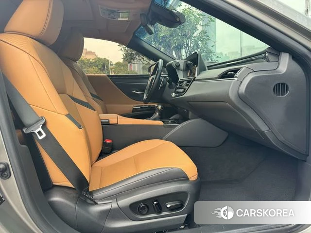 Lexus ES id 4341833 из Китая 11