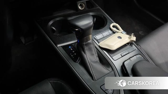 Lexus UX250h id 3916690 из Кореи 19