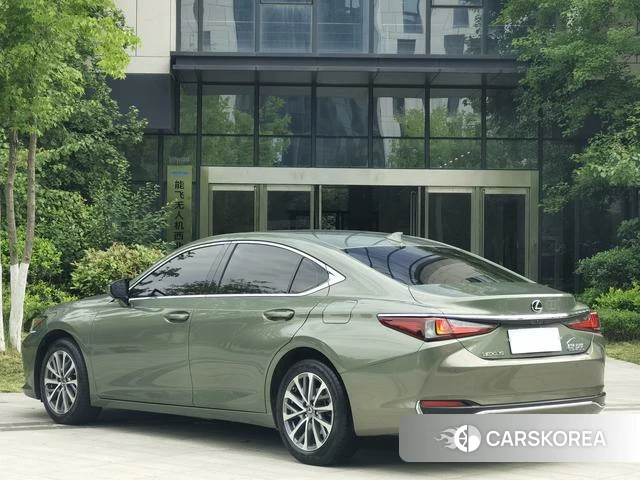 Lexus ES id 4374581 из Китая 14