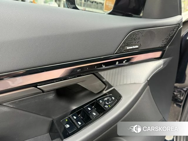 BMW 5 Series (G60) id 4248233 из Кореи 19