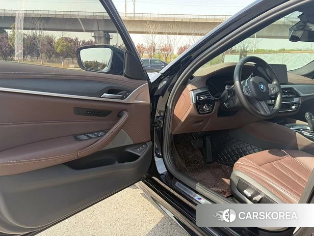 BMW 5 series PHEV id 4209943 из Китая 14