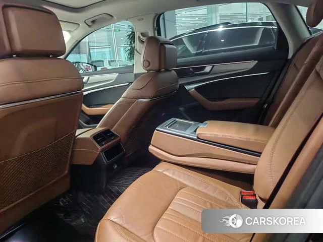 Audi A6L id 4254223 из Китая 9
