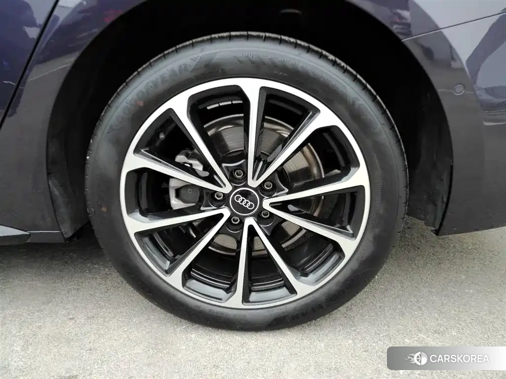 Audi A5L id 4577617 из Китая 18