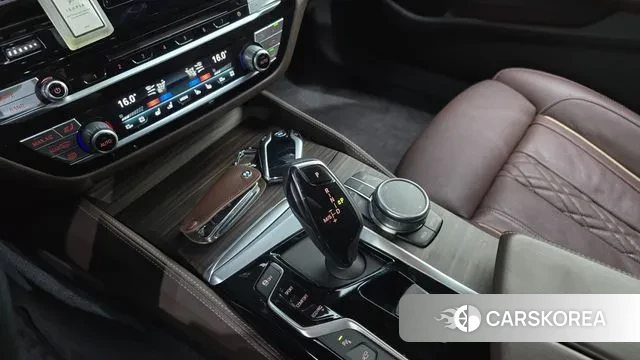 BMW 5 Series (G30) id 3018472 из Кореи 19