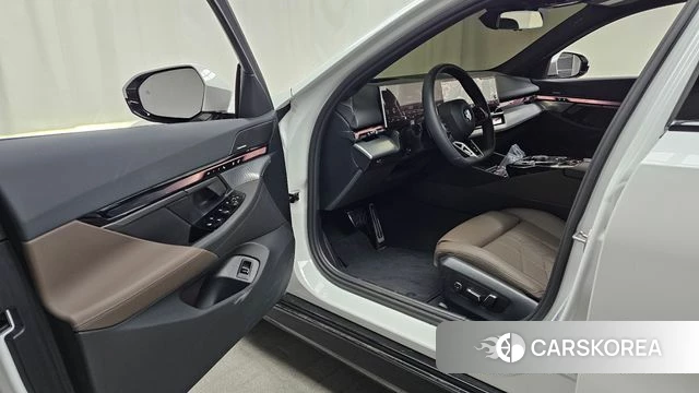 BMW 5 Series (G60) id 4756912 из Кореи 31