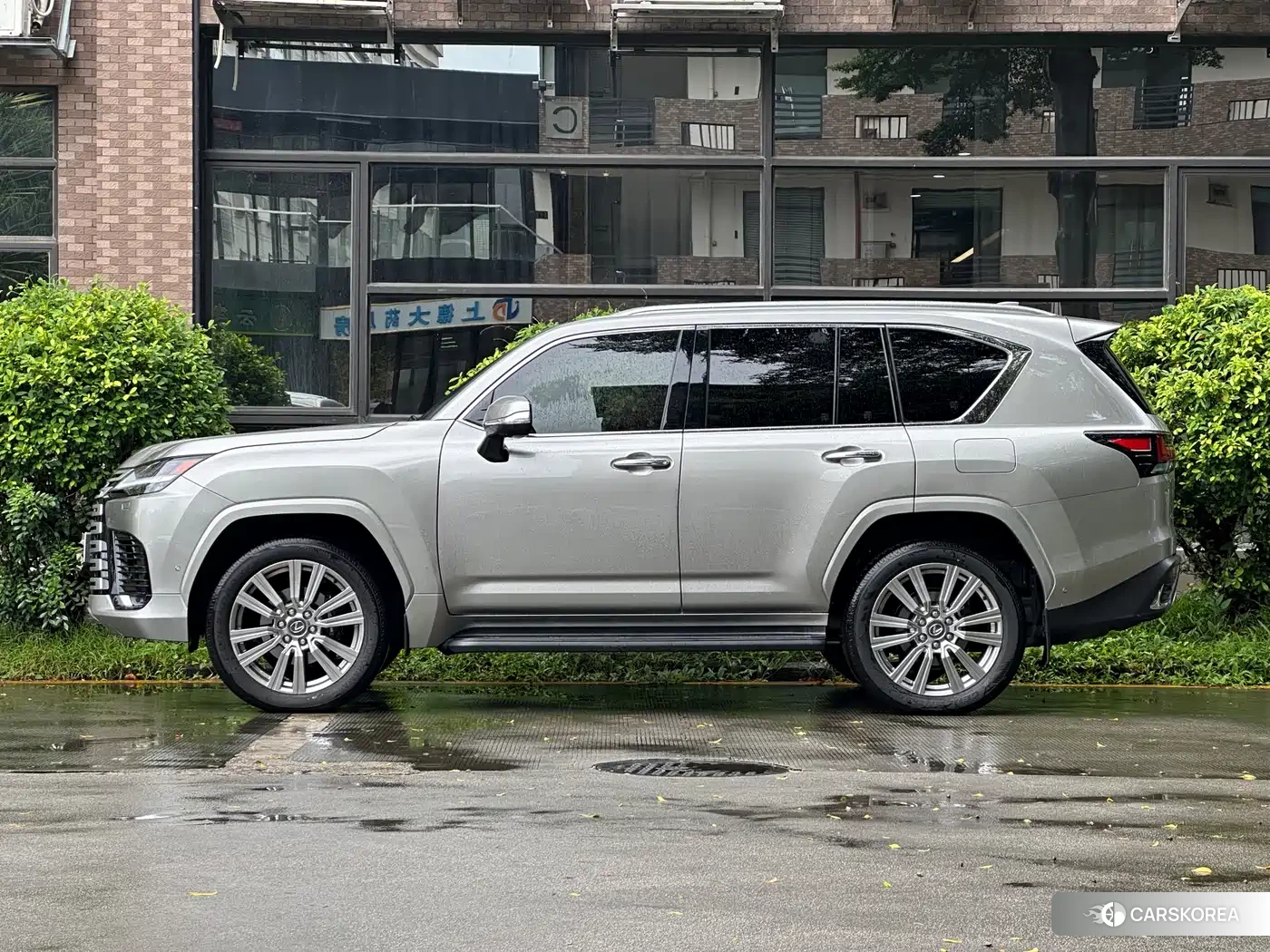 Lexus LX id 4606903 из Китая 12