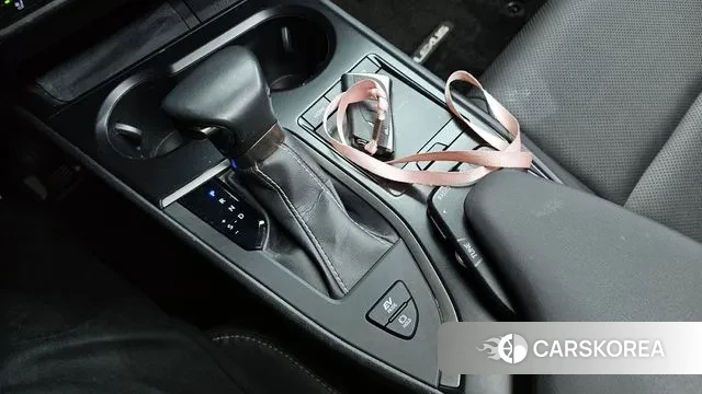 Lexus UX250h id 3740468 из Кореи 19